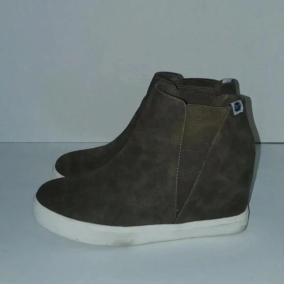 Coconut by Matisse Green Size 7.5M Sneakers - Picture 5 of 13